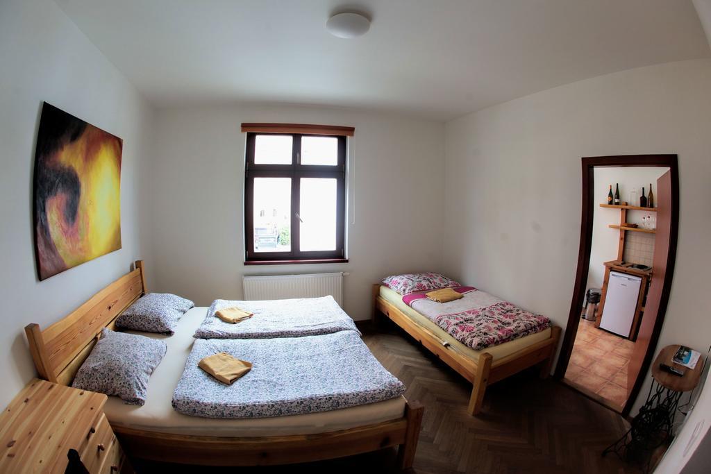 Hostel Singer Pub Τσέσκε Μπουντεγιόβιτσε Δωμάτιο φωτογραφία