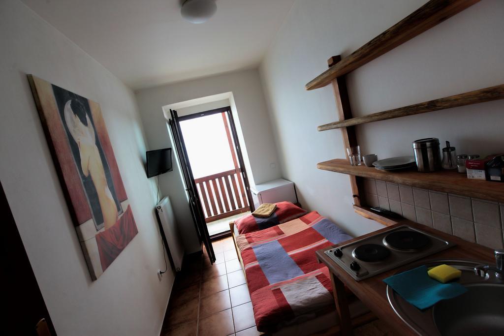 Hostel Singer Pub Τσέσκε Μπουντεγιόβιτσε Δωμάτιο φωτογραφία