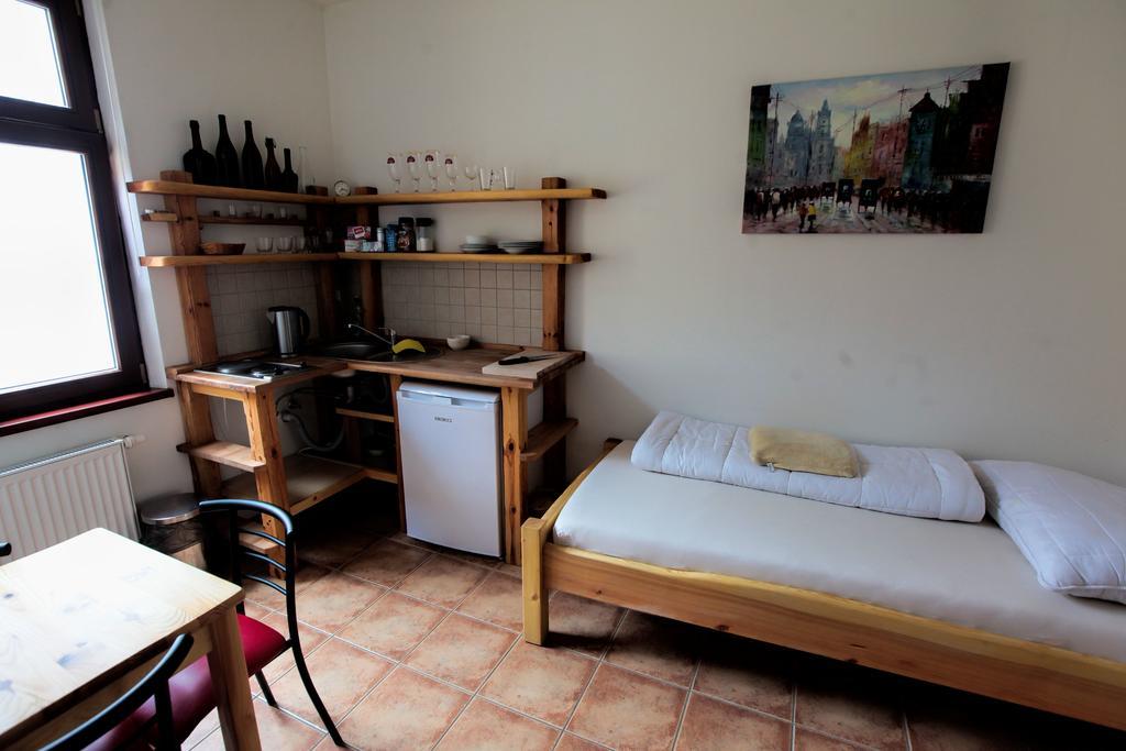 Hostel Singer Pub Τσέσκε Μπουντεγιόβιτσε Δωμάτιο φωτογραφία