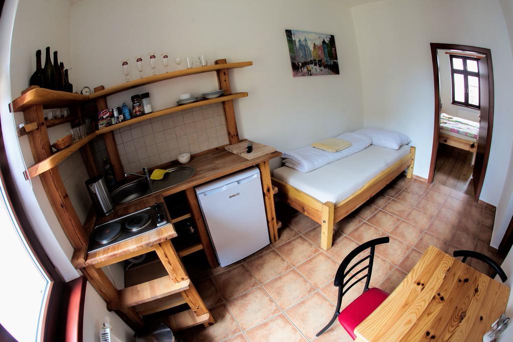 Hostel Singer Pub Τσέσκε Μπουντεγιόβιτσε Δωμάτιο φωτογραφία